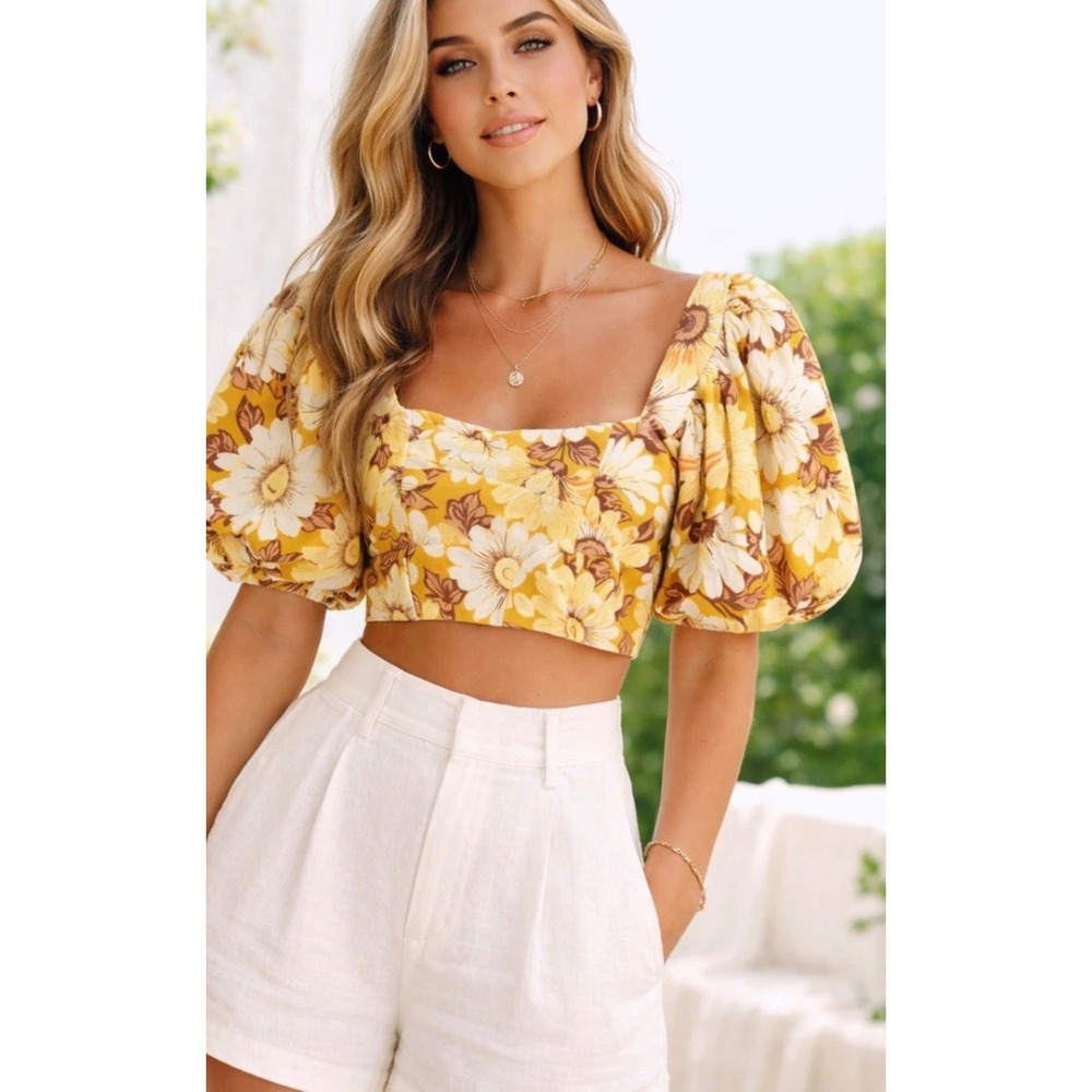women's Altar'd State sunflower print crop top with puffed sleeves Size XS‎ fun